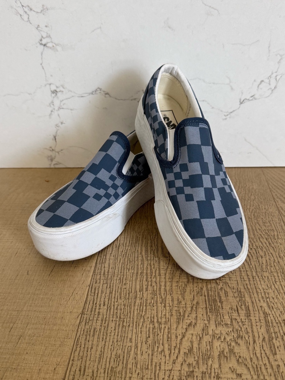 Platform slip on Vans women’s 7 men’s 5.5